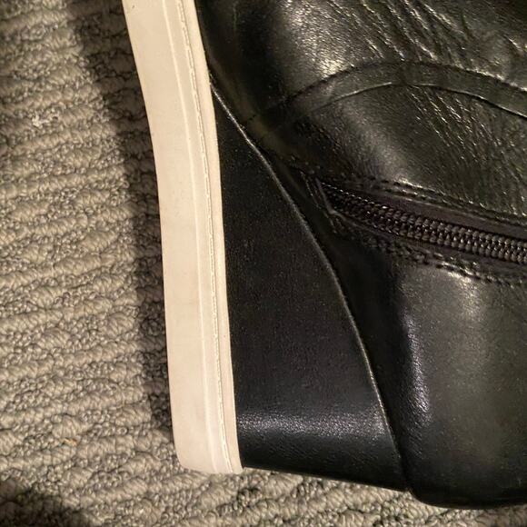 L Paola size 7 1/2M Platform bootie.  Black with whiite.  Side Zip..  No scuffs - Picture 7 of 8